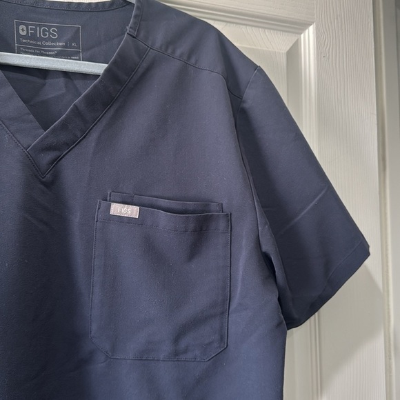 FIGS Scrubs Top - Picture 5 of 11